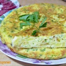 Tortilla de Patatas con Cebolla y Perejil