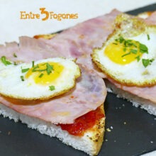 Tostas de Jamón York con Mermelada de Pimiento Rojo y Huevo de Codorniz