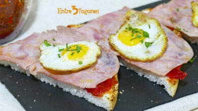 Tostas de Jamón York con Mermelada de Pimiento Rojo y Huevo de Codorniz