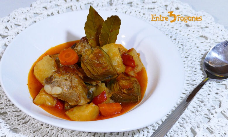 Guisado de Costillas con Patatas y Alcachofas