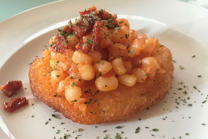 Molletes de Yuca con Calamares y Gambas