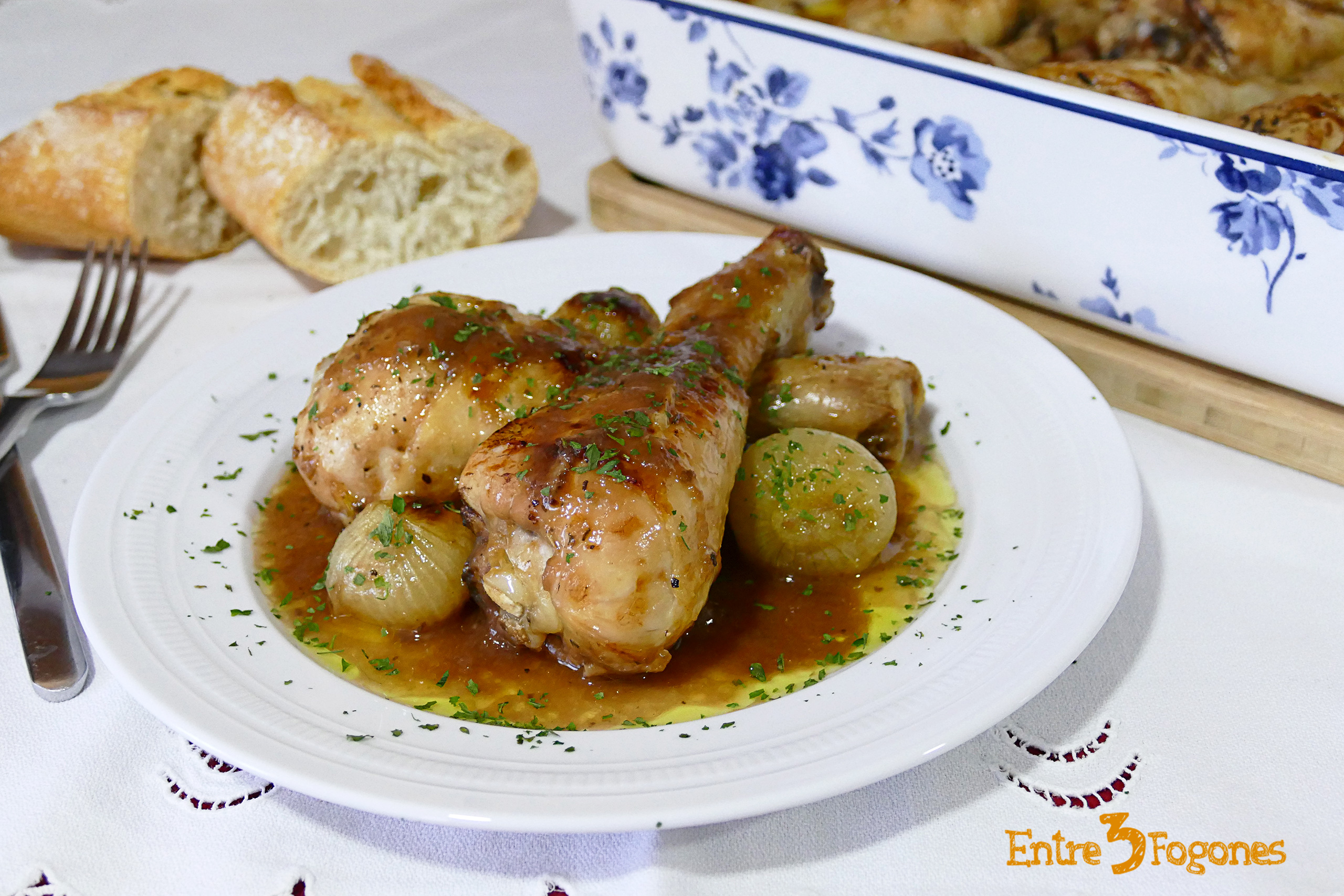 Jamoncitos de Pollo al Horno en Salsa de Cebolla al Oporto