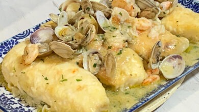 Lomos de Merluza en Salsa con Gambas y Almejas