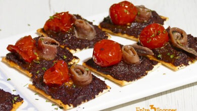 Canapés de Anchoas con Tomate Cherry Marinado y Tapenade