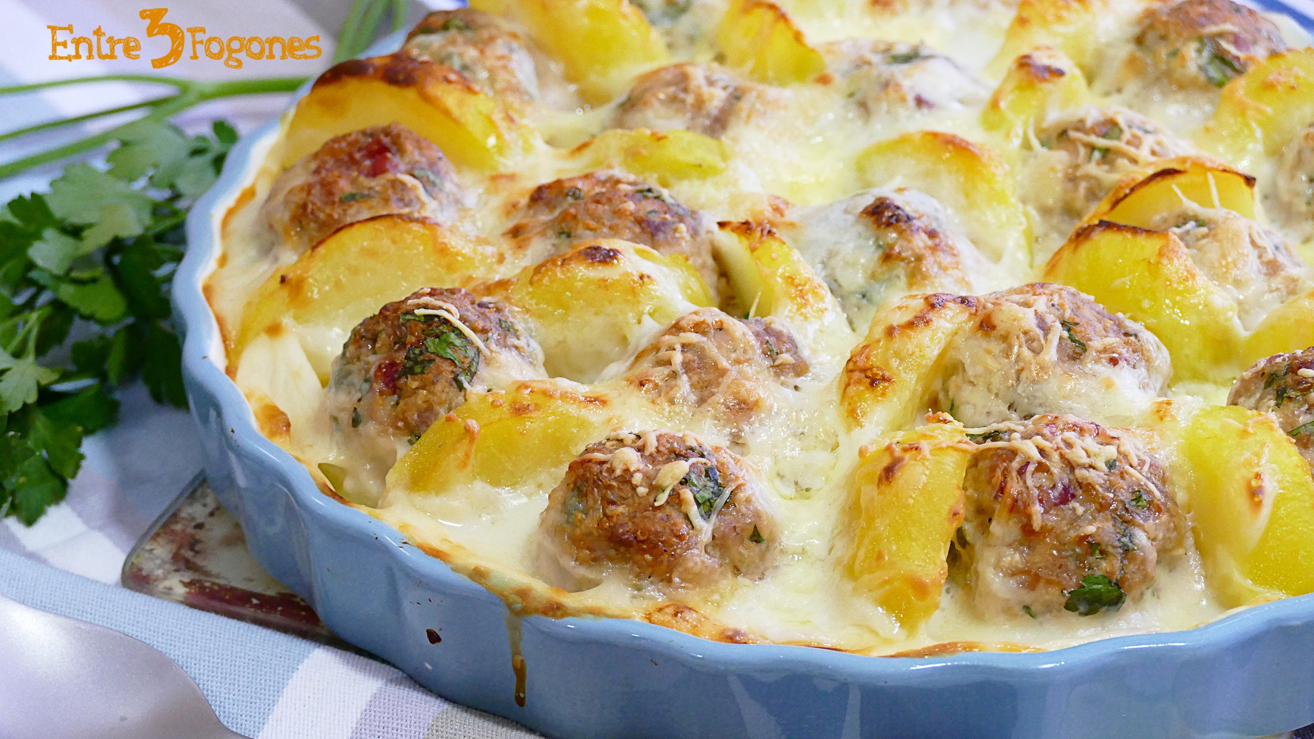 Pastel de Albóndigas con Patatas al Horno