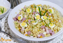 Ensalada de Pasta con Pavo y Huevos de Codorniz