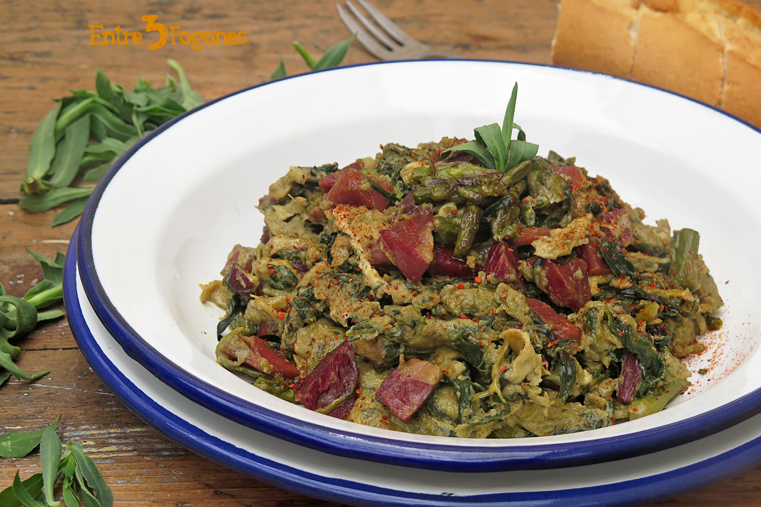 Revuelto de Collejas con Espárragos Verdes y Jamón Serrano Revuelto de Collejas con Espárragos Verdes y Jamón Serrano