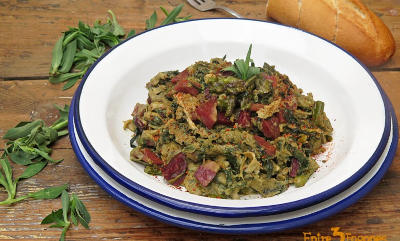 Revuelto de Huevo con Collejas y Jamón Serrano