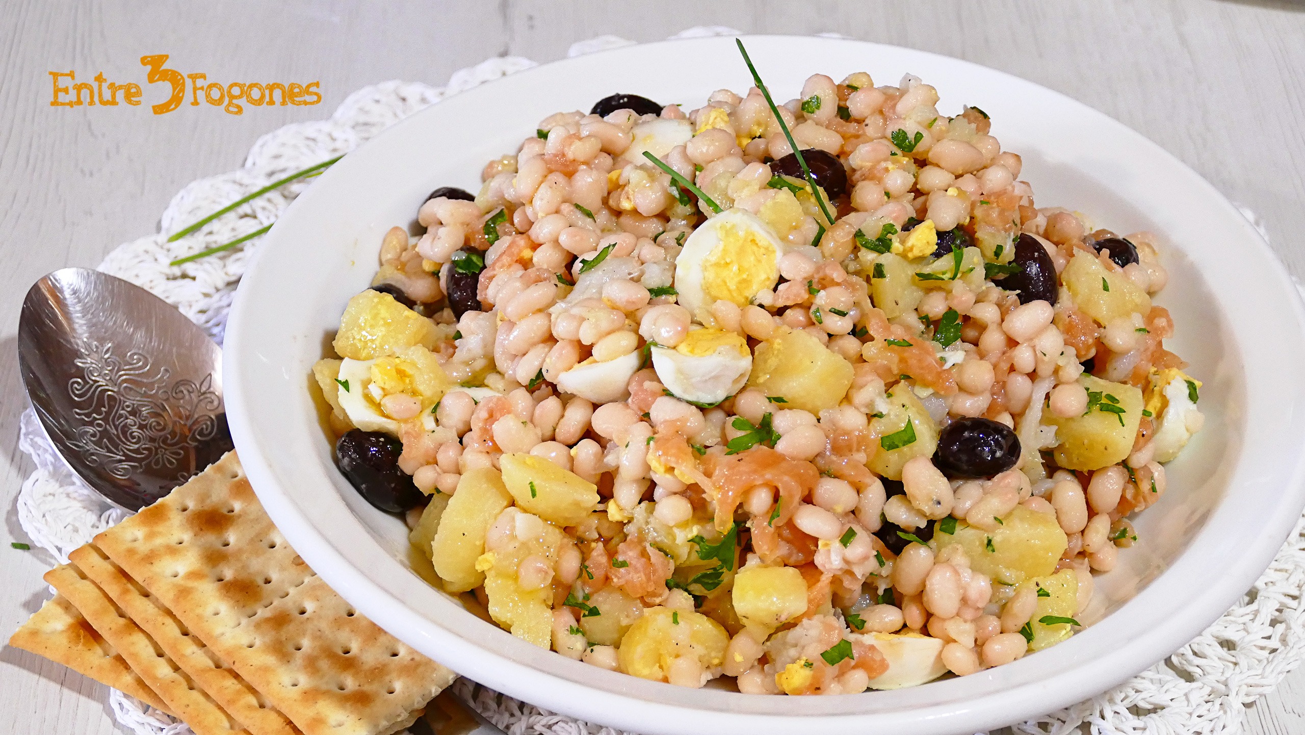 Ensalada Fría de Alubias Blancas con Bacalao y Salmón Ahumado Ensalada Fría de Alubias Blancas con Bacalao y Salmón Ahumado