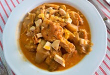 Guisado de Alitas de Pollo con Alcachofas y Huevo Cocido