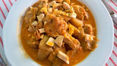 Guisado de Alitas de Pollo con Alcachofas y Huevo Cocido