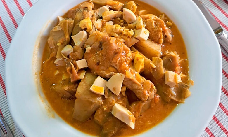 Guisado de Alitas de Pollo con Alcachofas y Huevo Cocido