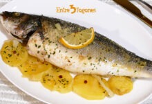Lubinas al Horno con Patatas y Cebolla Dulce