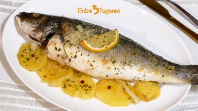 Lubinas al Horno con Patatas y Cebolla Dulce