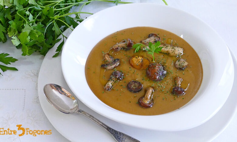 Sopa Cremosa de Castañas con Crujiente de Setas