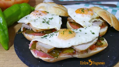 Tostas de Pimientos Verdes con Huevo Frito y Lomo de Orza