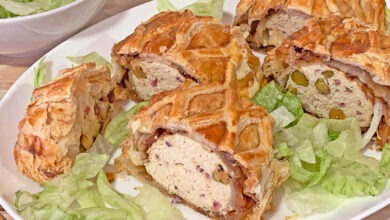 Hojaldre Relleno de Fiambre de Pollo y Jamón con Pistachos y Manzana