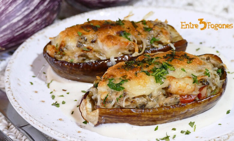 Berenjenas Rellenas de Verdura y Setas con Gambas y Bechamel