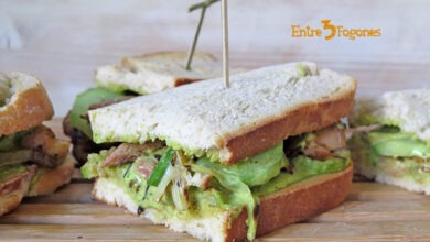 Bocadillo de Pollo con Verduras Asadas y Salsa de Lechuga