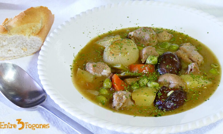 Cordero Guisado con Patatas, Verduras y Ciruelas