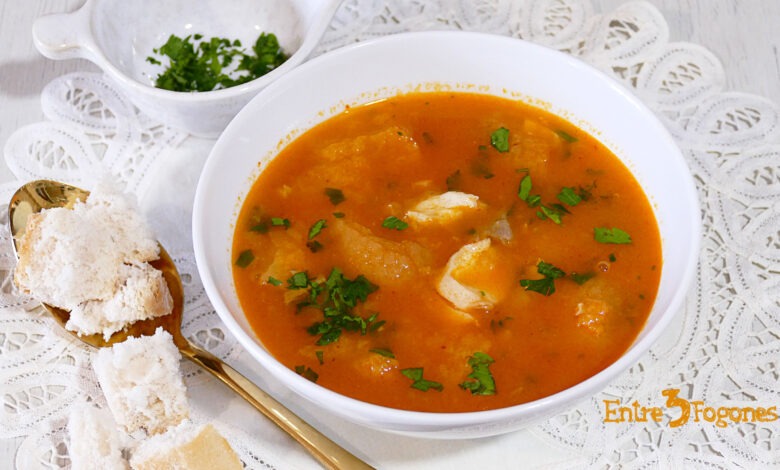 Sopa de Pescado con Pan