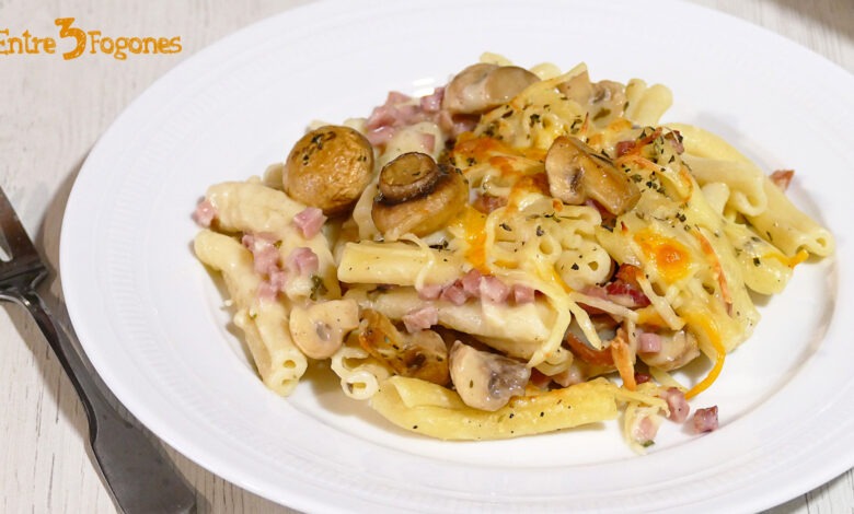 Pasta con Champiñones y Bechamel Gratinada con Queso