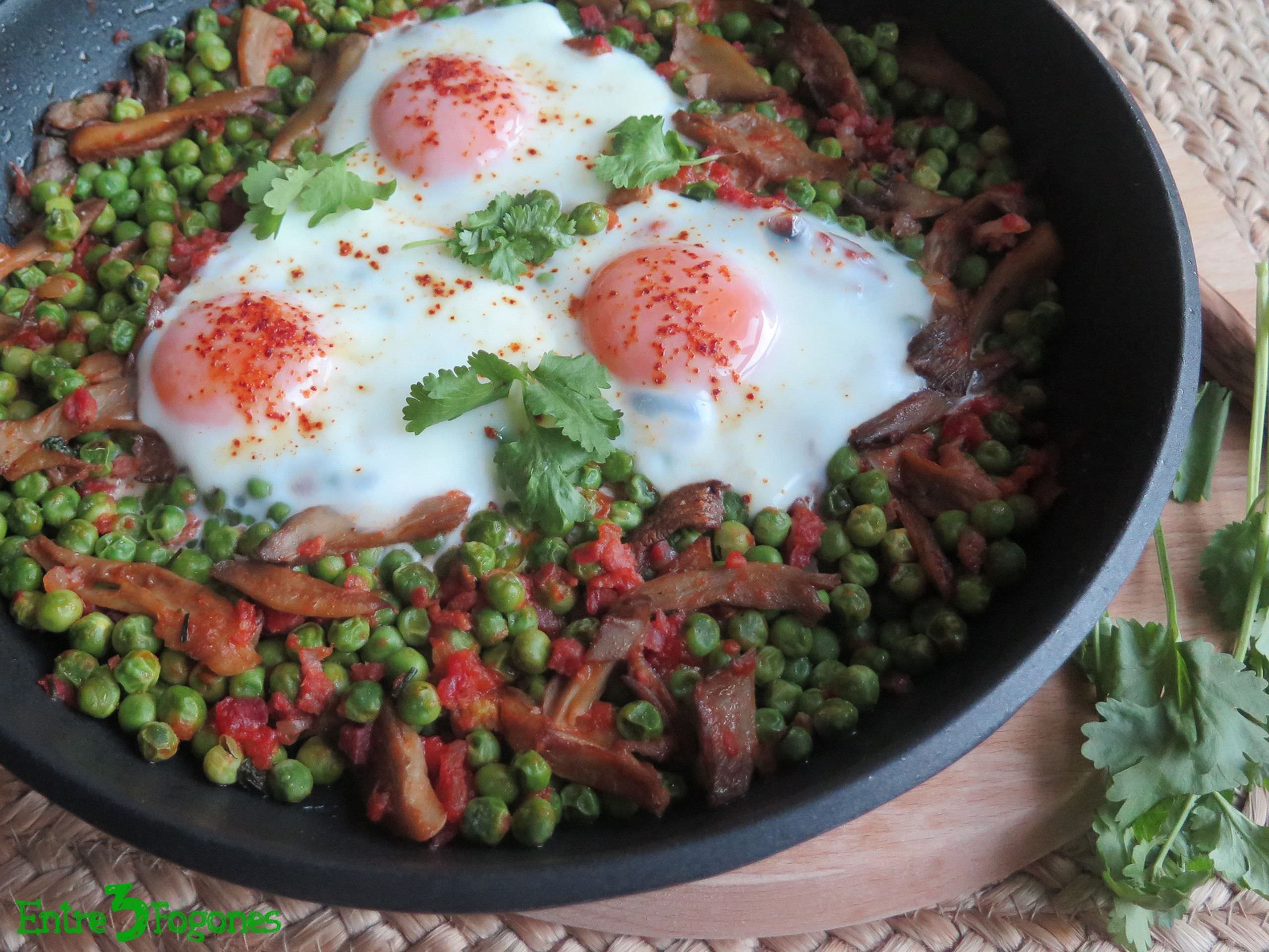 Alverjas con Jamón, Setas y Huevo al Horno