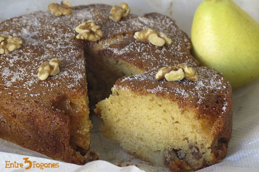 Bizcocho de Nueces con Pera Caramelizada