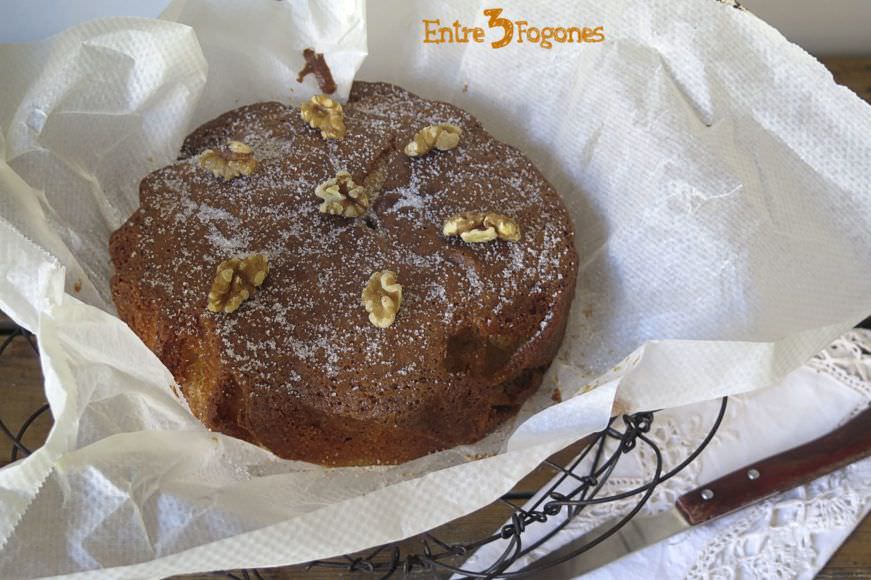 Bizcocho de Nueces con Pera Caramelizada