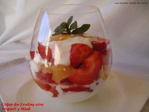 copa-de-frutas-variadas-con-miel-y-yogurt-007