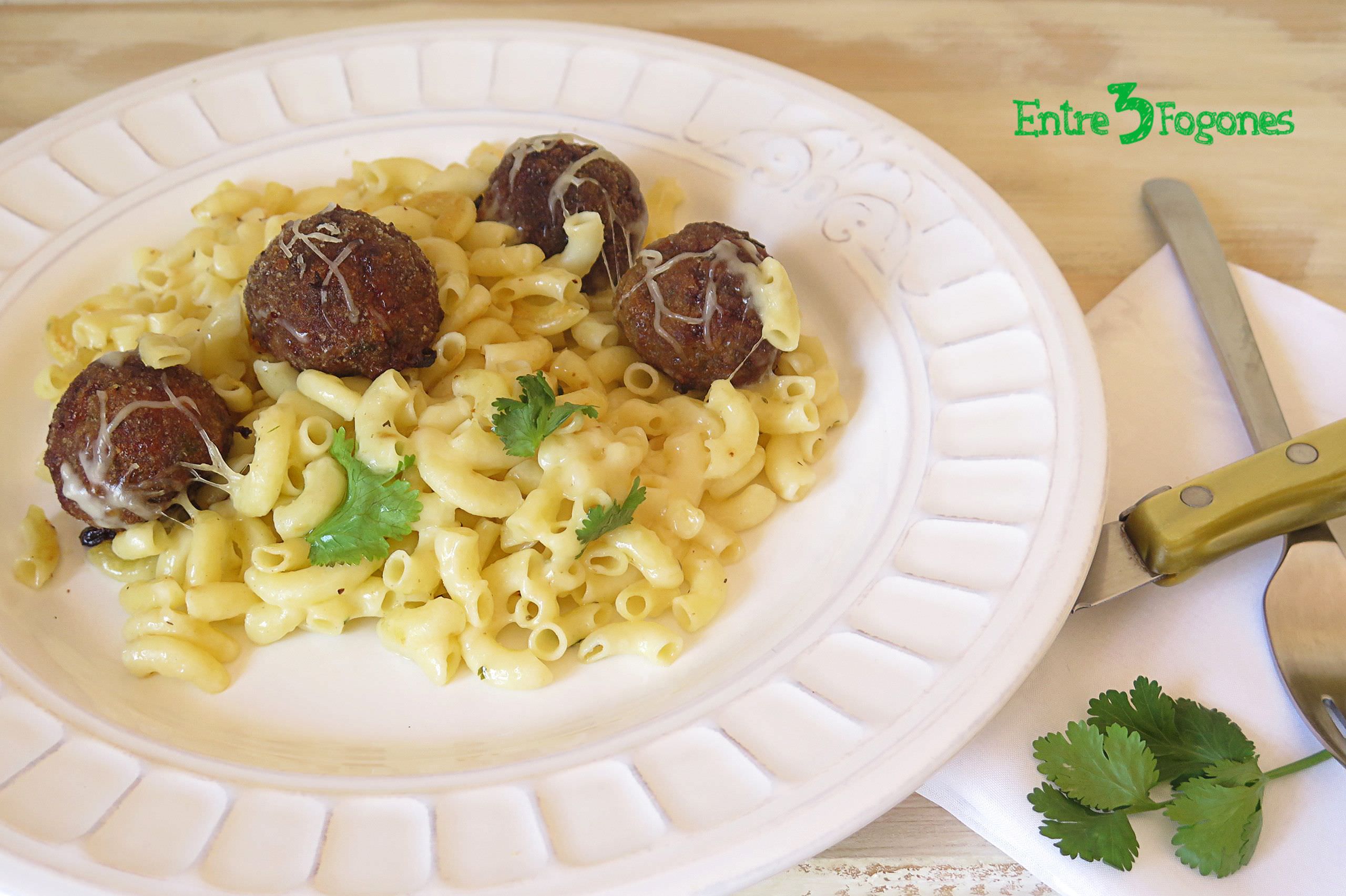 Coquillettes a la Mantequilla con Albóndigas al Horno