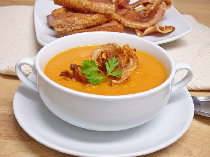 Crema de Zanahoria con Torreznos de Soria