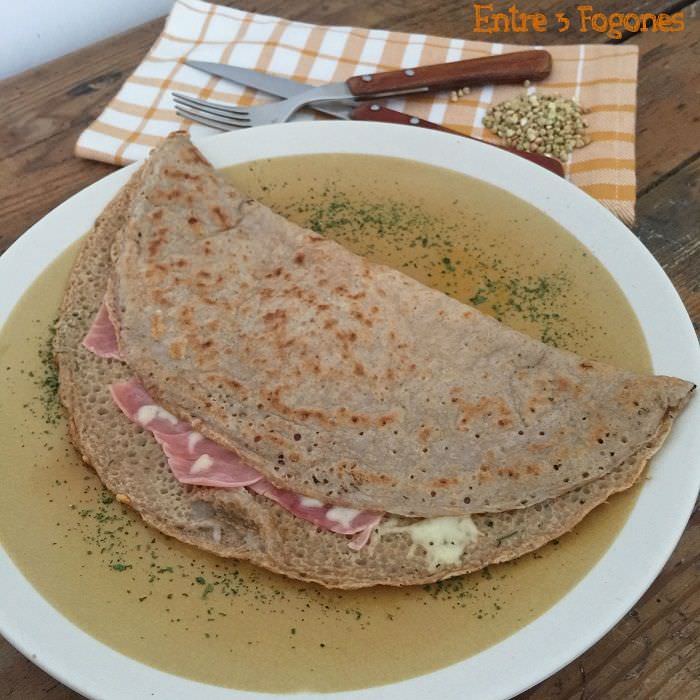 Crêpes de Trigo Sarraceno con Jamón York, Huevo y Queso