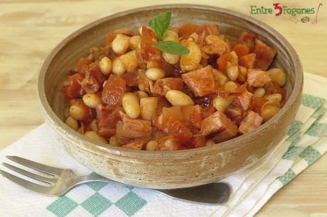 Ensalada de Alubias Blancas con Jamón York y Salsa de Tomate Casera