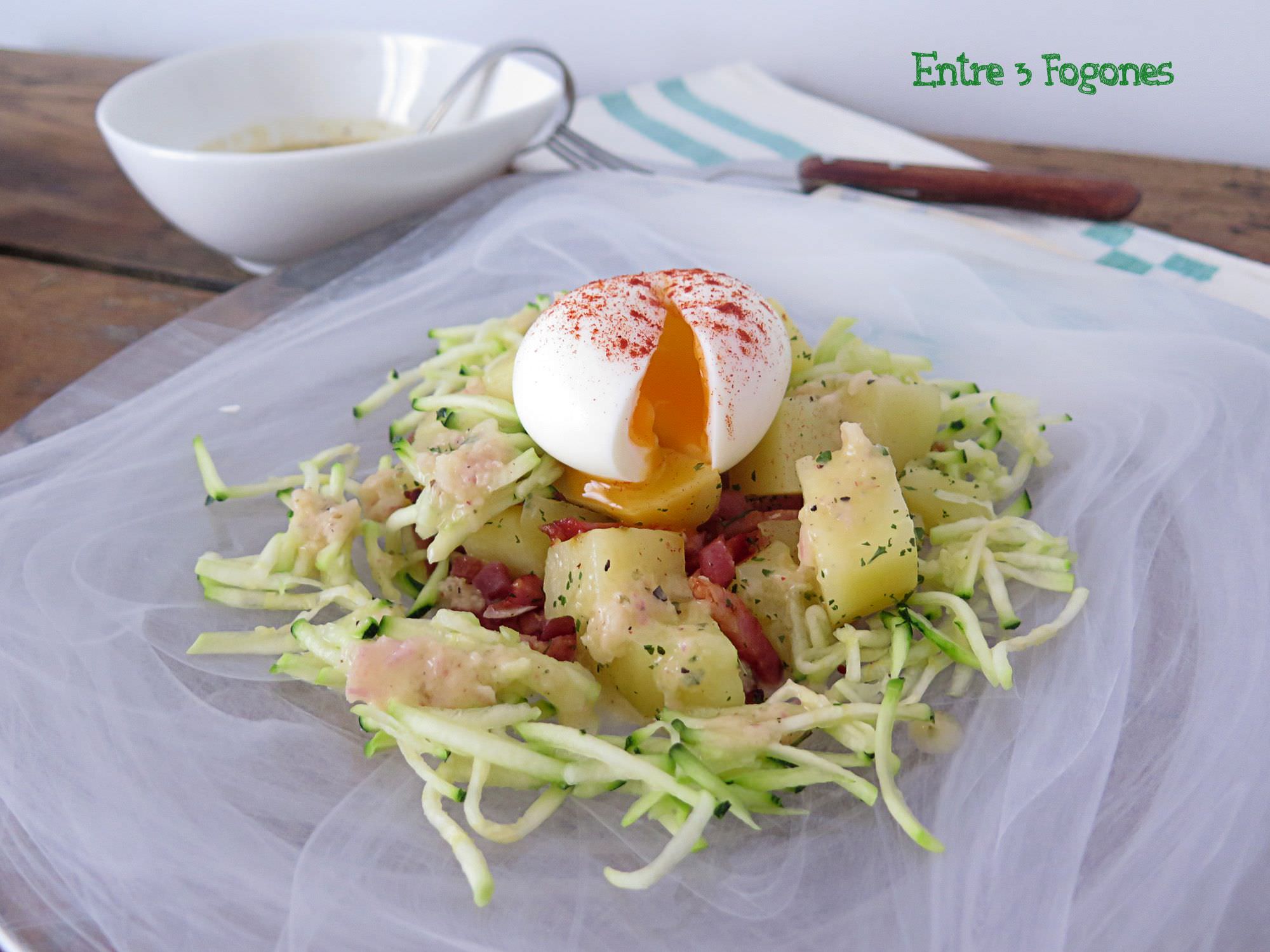 Ensalada de Patatas con Bacon, Calabacín y Huevo Mollet