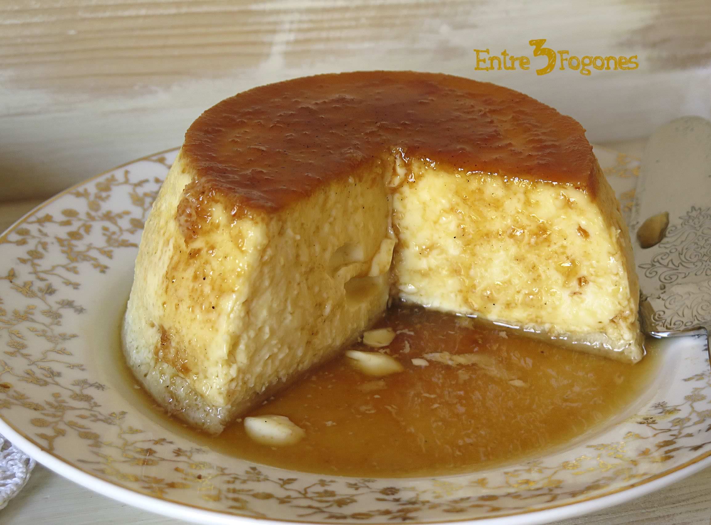  Flan de Huevo con Galletas Napolitanas