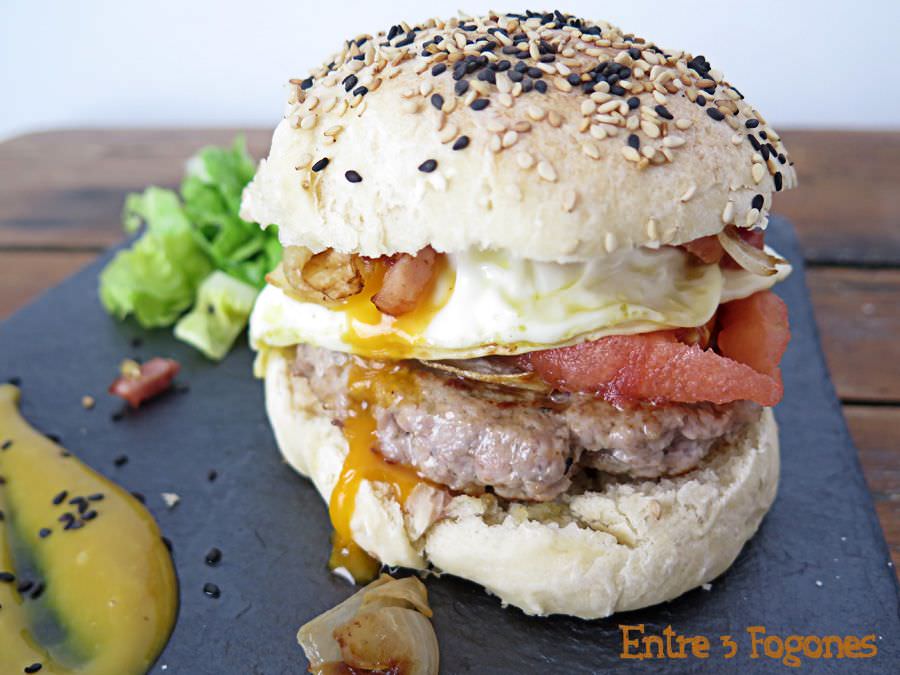 Hamburguesa de Ternera Lechal con Pan Casero al Sésamo