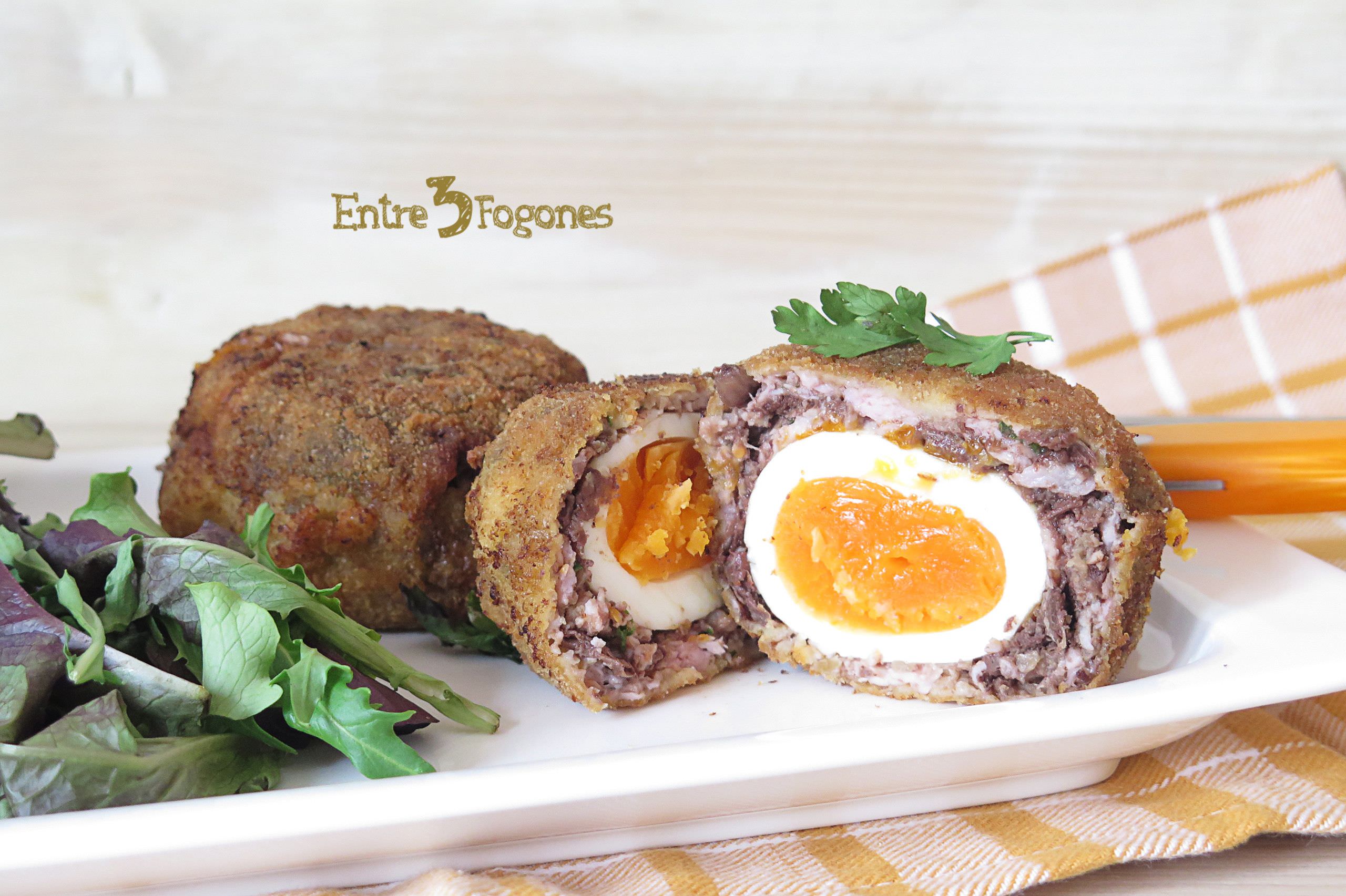 Huevos Escoceses con Morcilla y Manzana