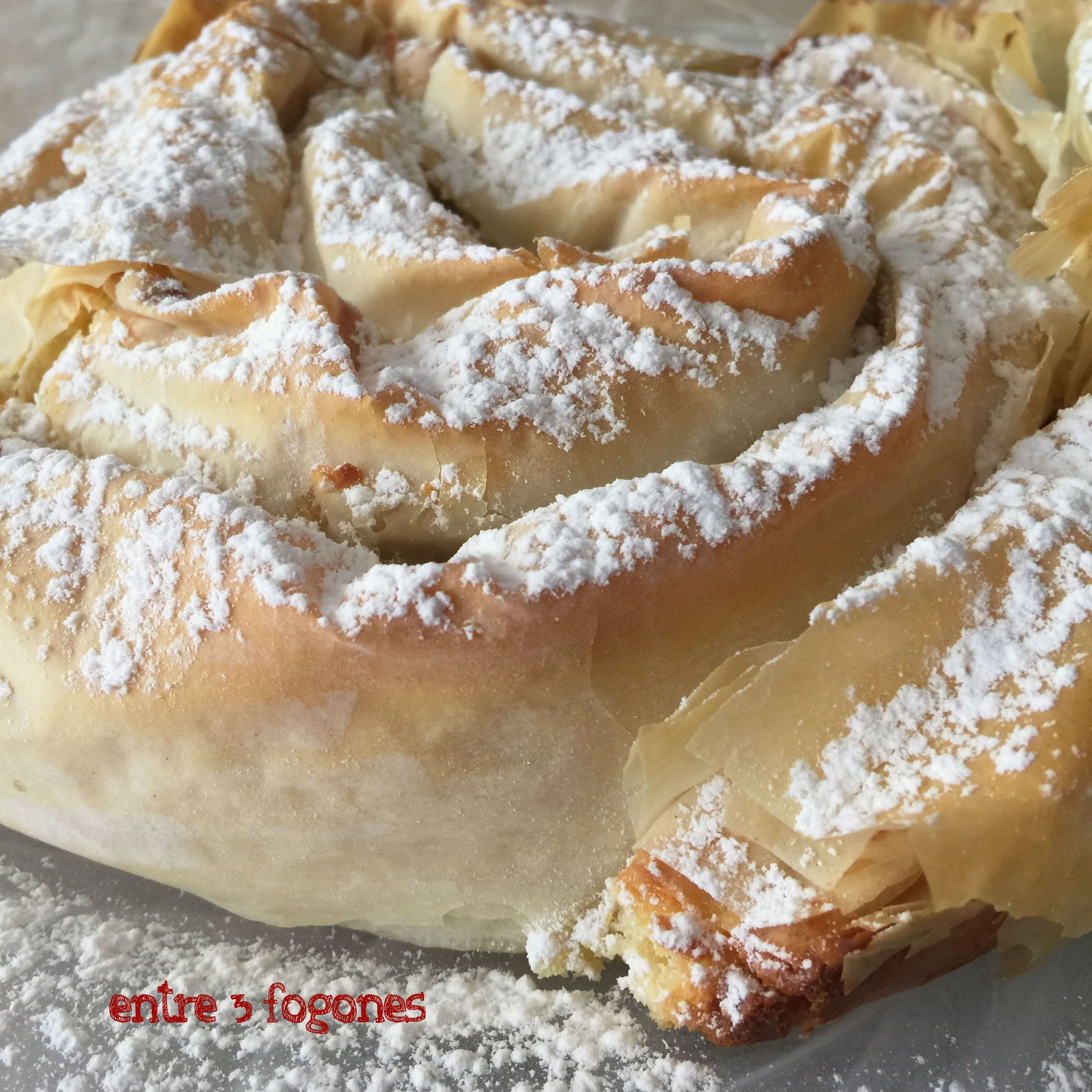 Serpiente de Masa Filo Rellena de Frangipane Serpiente de Masa Filo Rellena de Frangipane