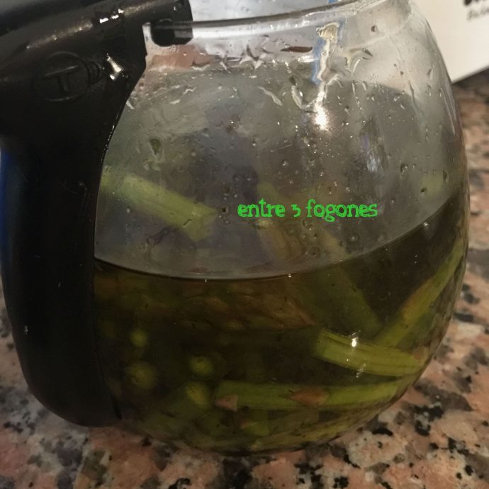 Revuelto de espárragos verdes marinados