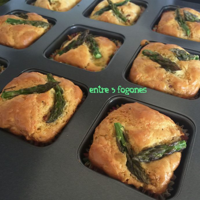 Muffins de espárragos y tomates secos