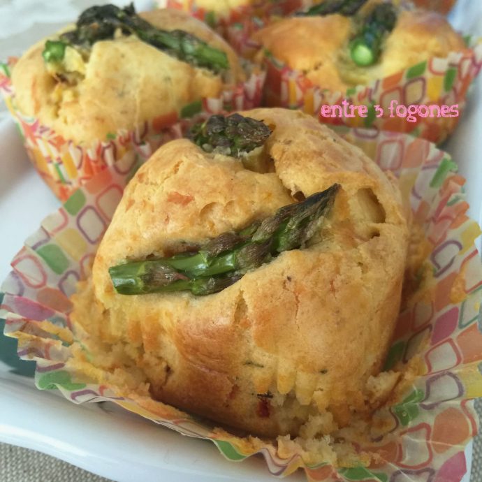 Muffins de espárragos y tomates secos