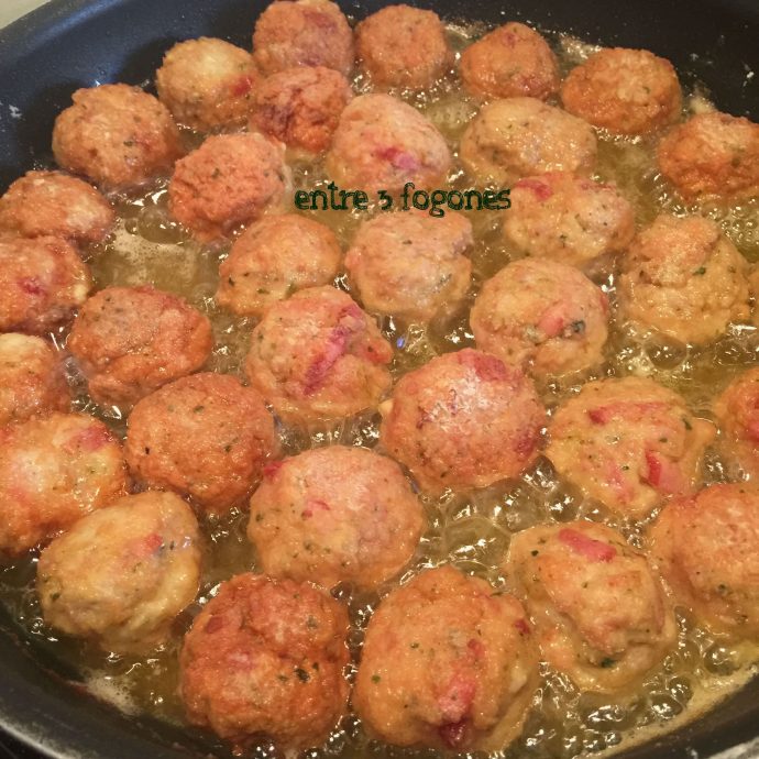 Espaguetis con albóndigas