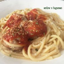 Espaguetis con albóndigas