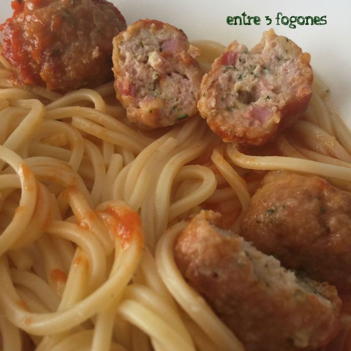 Espaguetis con albóndigas