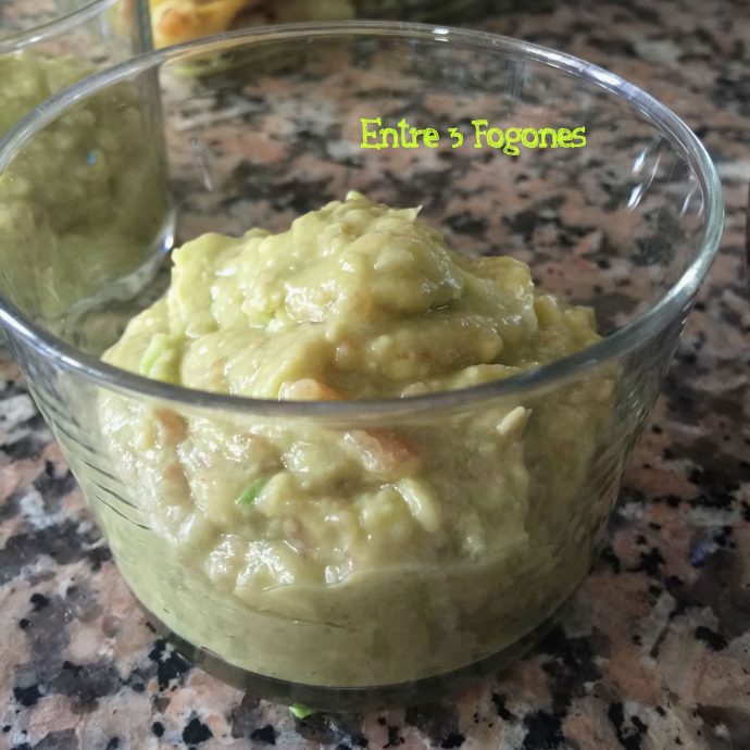 Cocktail de aguacate, pepino y gambas
