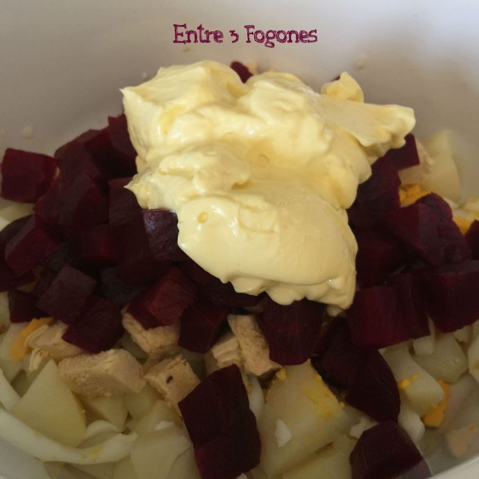 Ensaladilla de remolacha con pollo escabechado