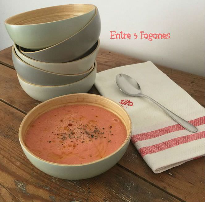 Sopa de tomate y melón al cilantro