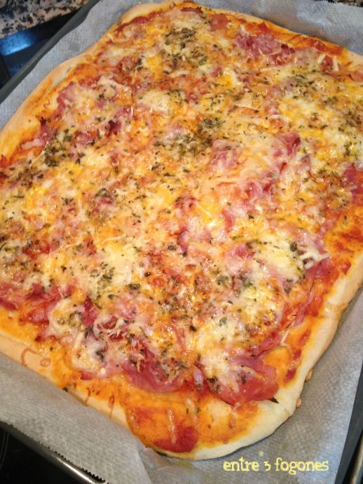 Pizza de verduras con masa casera