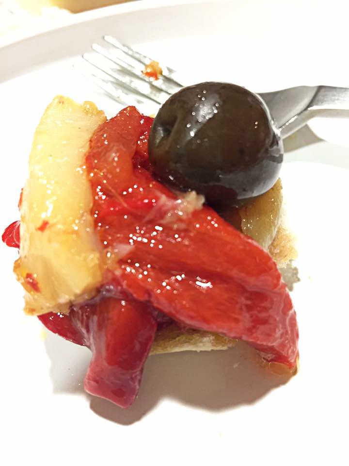 Montadito de Mojete de Pimientos Rojos Asados con Bacalao